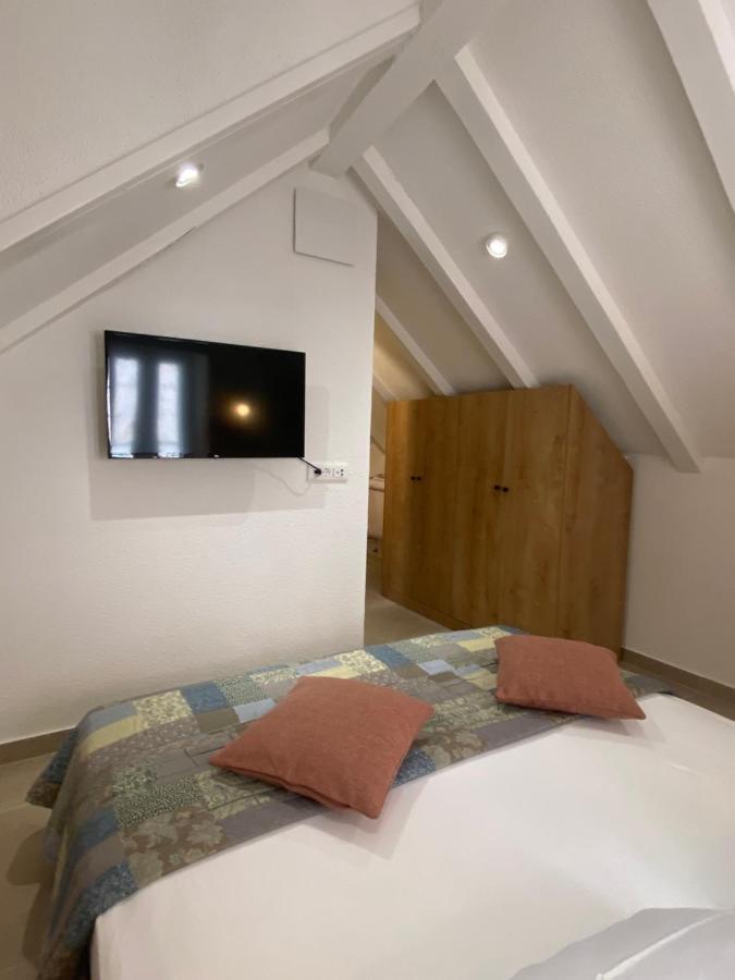 House Malena - Rooms Vis Zewnętrze zdjęcie